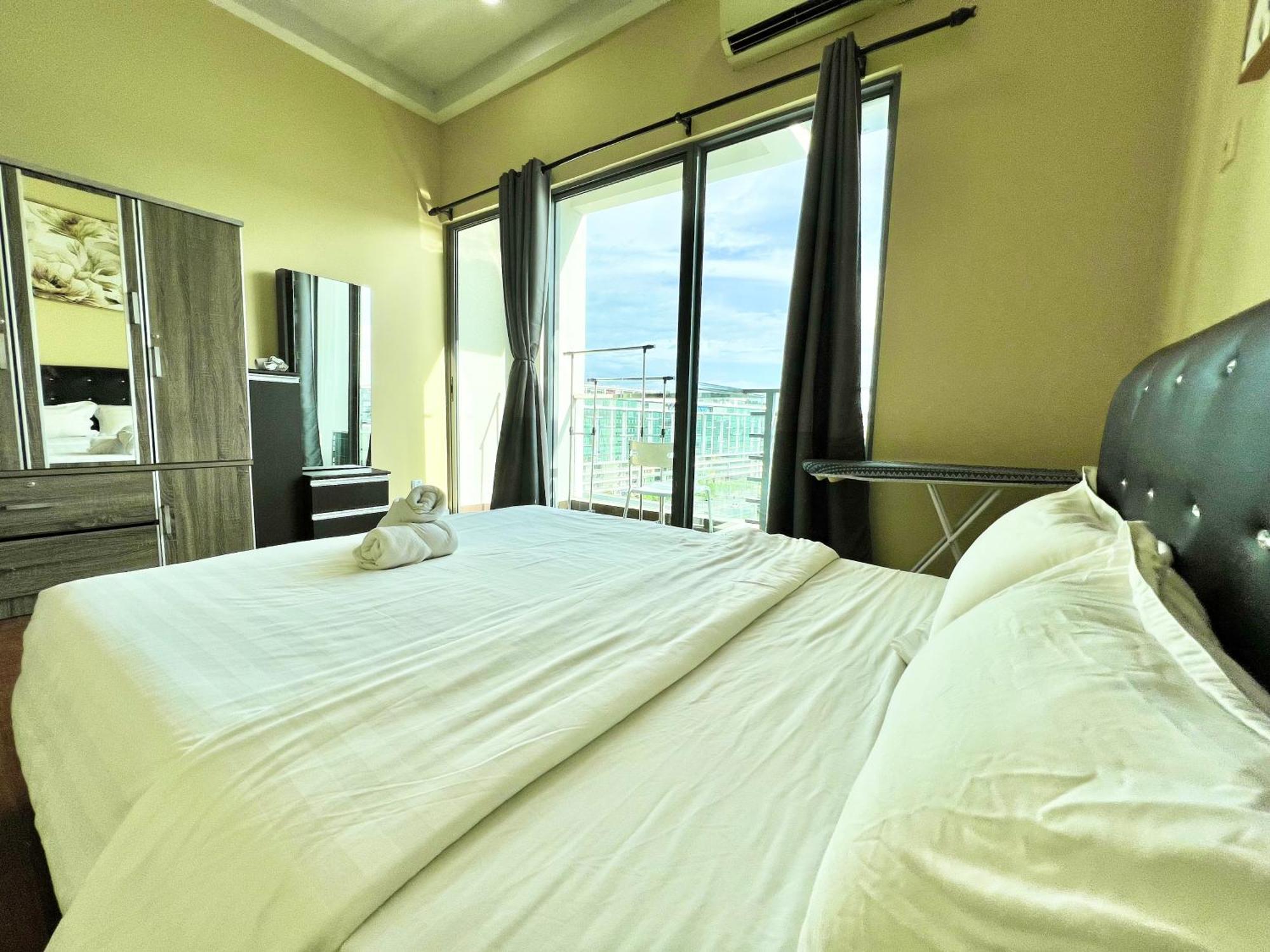 Margo Istay - The Loft Imago Kota Kinabalu Buitenkant foto