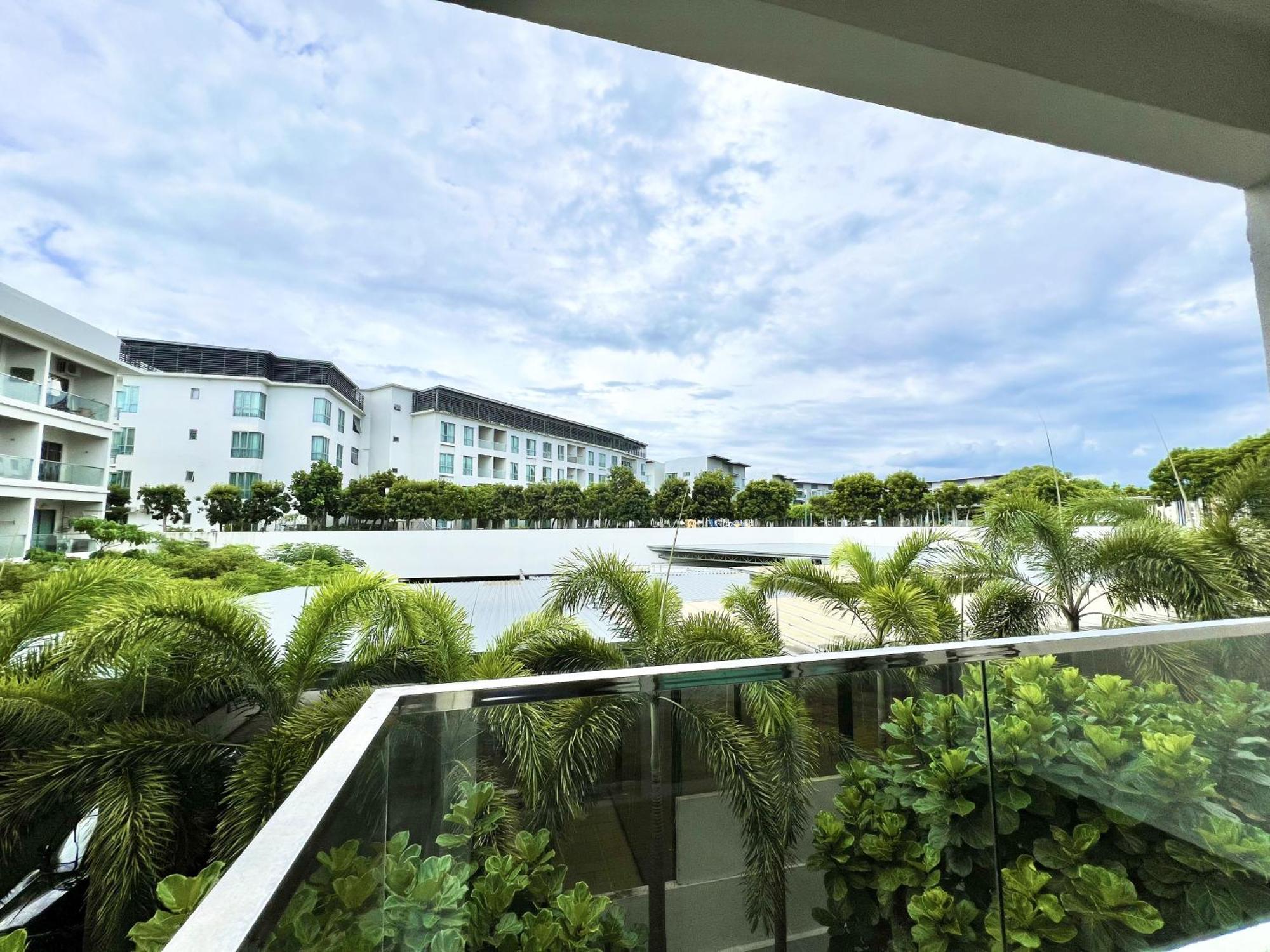 Margo Istay - The Loft Imago Kota Kinabalu Buitenkant foto